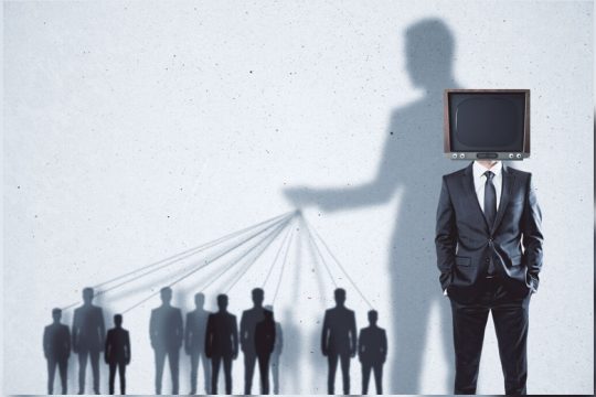 media-marionettes