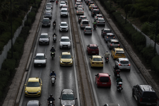 Κίνηση στους δρόμους: Μποτιλιάρισμα σε Κηφισίας και Μεσογείων - Καθυστερήσεις στην Αττική Οδό