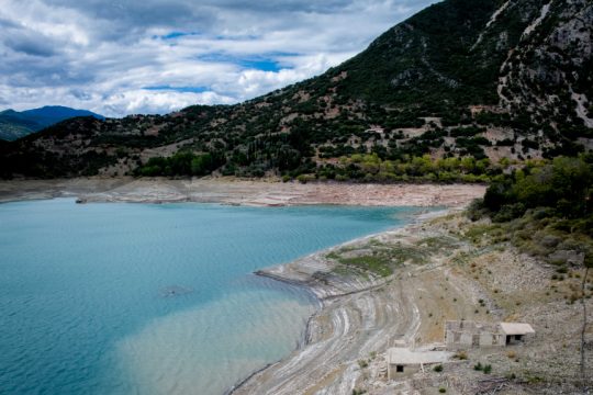τεχνητή λίμνη Μόρνου