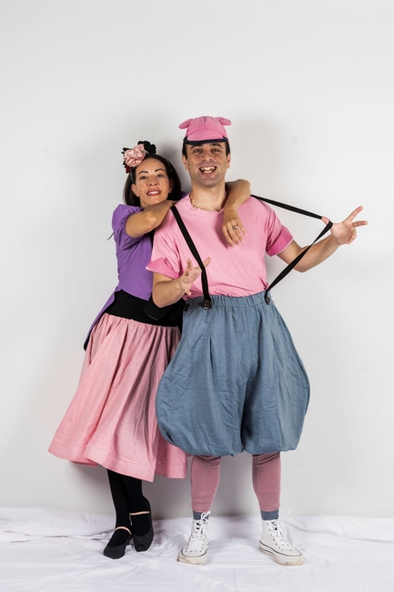 parastasi-mpes sta papoutsia moy