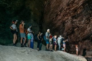 Η ομάδα των επιστημόνων που συμμετείχαν στην επιστημονική εβδομάδα στον Σαραντάπορο