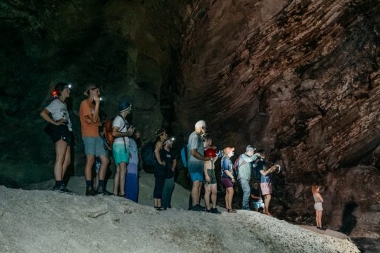 Η ομάδα των επιστημόνων που συμμετείχαν στην επιστημονική εβδομάδα στον Σαραντάπορο