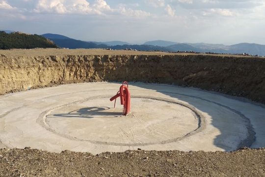 9 Αυγούστου 2024, τόνοι τσιμέντου στη βάση μιας ανεμογεννήτριας