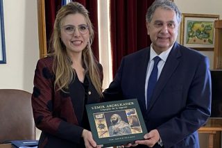 Ο πρόεδρος του ΕΒΕΠ Βασίλης Κορκίδης με την πρέσβη της Αλγερίας Zaina Benhabouche