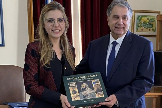 Ο πρόεδρος του ΕΒΕΠ Βασίλης Κορκίδης με την πρέσβη της Αλγερίας Zaina Benhabouche