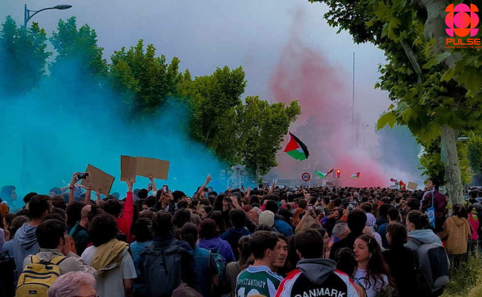 Φοιτητική διαδήλωση ενάντια στη γενοκτονία στην Παλαιστίνη, κατά τη διάρκεια κατάληψης στην πανεπιστημιούπολη της Μαδρίτης