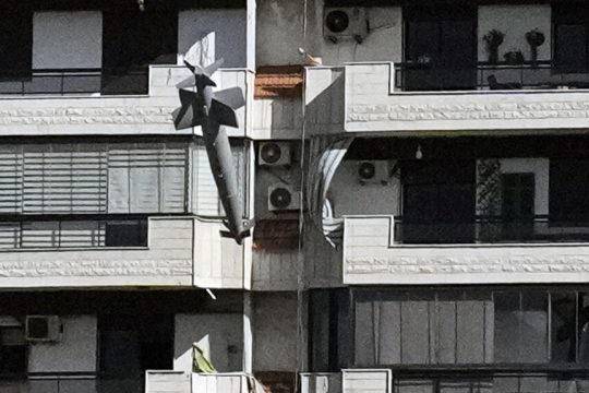 Ισραηλινή βόμβα λίγα κλάσματα του δευτερολέπτου πριν ισοπεδώσει μια πολυκατοικία στη Βηρυτό