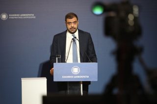 Ο κυβερνητικός εκπρόσωπος Παύλος Μαρινάκης στη χθεσινή ενημέρωση των πολιτικών συντακτών από τη Θεσσαλονίκη