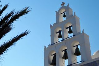 Ηχησαν βαριά οι καμπάνες στη Σύρο μετά το σκάνδαλο υπεξαίρεσης από τα ταμεία της Καθολικής Εκκλησίας. Αναμένονται και οι άλλες... καμπάνες