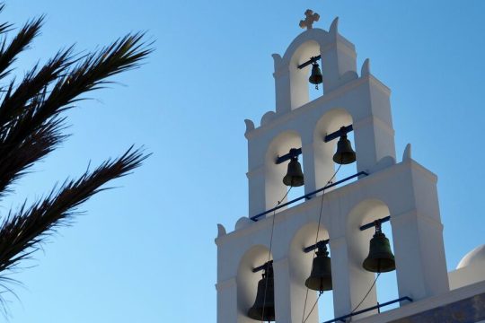 Ηχησαν βαριά οι καμπάνες στη Σύρο μετά το σκάνδαλο υπεξαίρεσης από τα ταμεία της Καθολικής Εκκλησίας. Αναμένονται και οι άλλες... καμπάνες