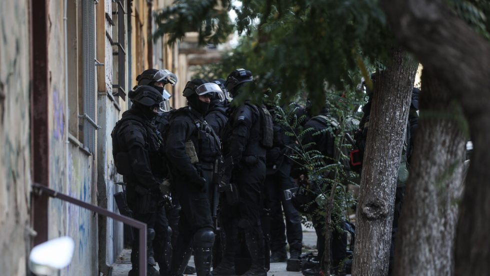 Ανδρες των ΜΑΤ τη νύχτα της εισβολής
