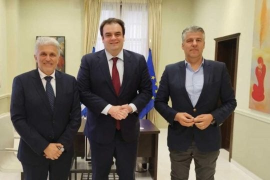 Από αριστερά, ο περιφερειάρχης ΑΜΘ Χριστόδουλος Τοψίδης, ο Κυριάκος Πιερρακάκης και ο πρύτανης του ΔΠΘ Φώτης Μάρης