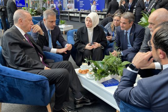 Ερντογάν, Φιντάν, Μητσοτάκης, Ράμα και Χριστοδουλίδης στη συνάντηση που είχαν χθες στη Βουδαπέστη στο περιθώριο της συνόδου της Ευρωπαϊκής Πολιτικής Κοινότητας