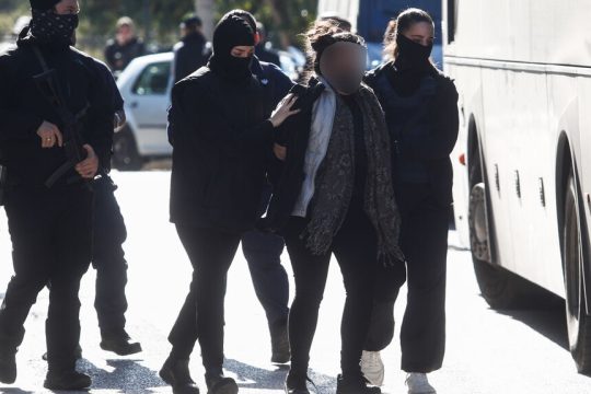 Στον εισαγγελέα προσήχθη χθες η 30χρονη που συνελήφθη στο αεροδρόμιο, για την έκρηξη στους Αμπελόκηπους