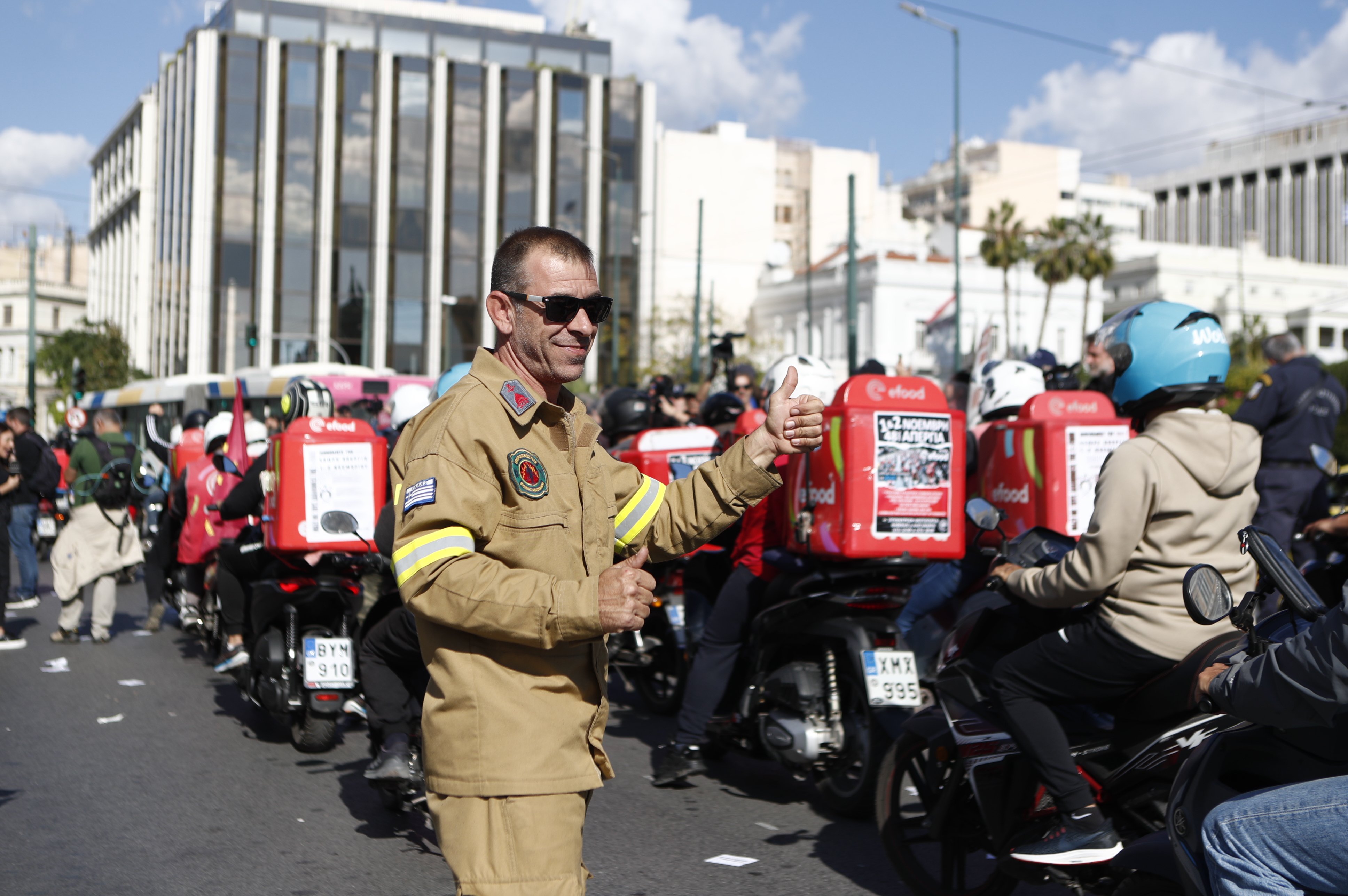 Συνάντηση διανομέων με τους εποχικούς πυροσβέστες