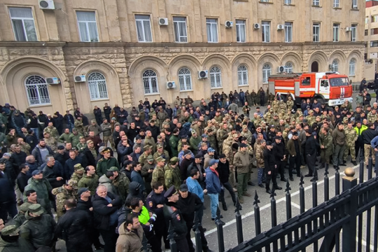 διαδήλωση στο κοινοβούλιο στην Αμπχαζία