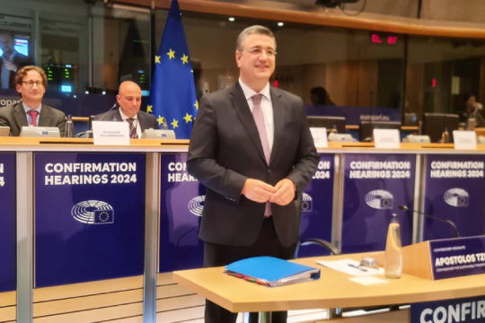 ο Απόστολος Τζιτζικώστας