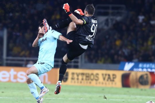 aek-aris