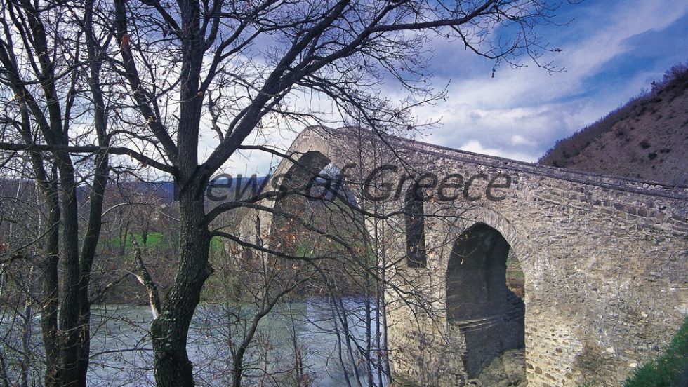 Το γεφύρι της Πραμόριτσας κοντά στην Ανθούσα
