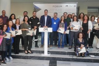 Ο δήμαρχος Μεσσήνης Γιώργος Αθανασόπουλος με τους εκπαιδευτικούς των σχολείων που συμμετείχαν στο πρόγραμμα