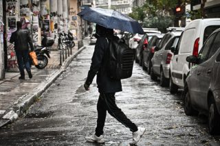 Καιρός: Χωρισμένη στα δύο η χώρα το Σαββατοκύριακο - Καταιγίδες, λασποβροχές και ζέστη
