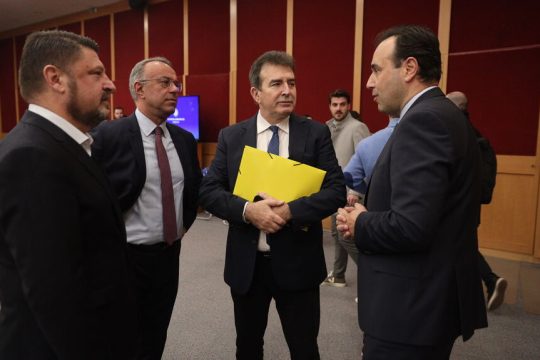 Ο περιφερειάρχης Ν. Χαρδαλιάς και οι υπουργοί Μ. Χρυσοχοΐδης, Χρ. Σταϊκούρας, Δ. Παπαστεργίου κατά τη χθεσινή παρουσίαση
