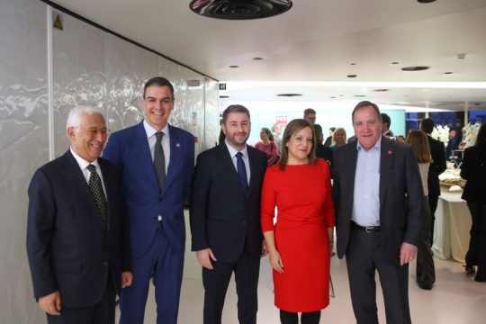 Ο Νίκος Ανδρουλάκης με τους Αντόνιο Κόστα, Πέδρο Σάντσεθ, Ιράτσε Γκαρσία και Στέφαν Λέβεν. Η φωτογραφία αυτή ήταν η κεντρική στα social media του PES