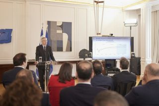 Ο γενικός γραμματέας του ΟΟΣΑ, Ματίας Κόρμαν, μιλάει στη χθεσινή παρουσίαση της επισκόπησης του διεθνούς οργανισμού για την ελληνική οικονομία, παρουσία του πρωθυπουργού Κυρ. Μητσοτάκη, στο μέγαρο Μαξίμου