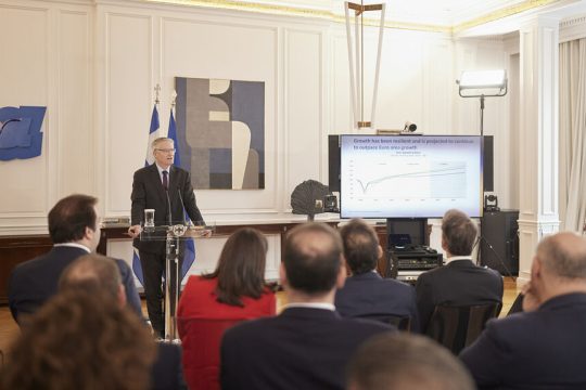 Ο γενικός γραμματέας του ΟΟΣΑ, Ματίας Κόρμαν, μιλάει στη χθεσινή παρουσίαση της επισκόπησης του διεθνούς οργανισμού για την ελληνική οικονομία, παρουσία του πρωθυπουργού Κυρ. Μητσοτάκη, στο μέγαρο Μαξίμου