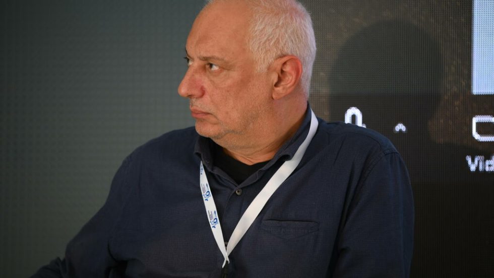 Ο καθηγητής της Σχολής Δημοσιογραφίας του ΑΠΘ, Αντώνης Σκαμνάκης, στο 18ο συνέδριο της ΠΟΕΣΥ στη Σαμοθράκη