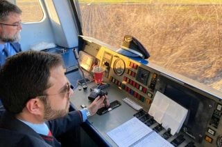 Ο Βασίλης Οικονόμου σε τρένο στην Αλεξανδρούπολη