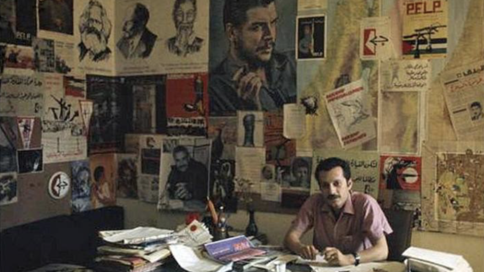 Ο σπουδαίος Παλαιστίνιος συγγραφέας και αντιστασιακός Γασάν Καναφάνι που δολοφονήθηκε το 1972, στον Λίβανο, μέσα στο παγιδευμένο αυτοκίνητό του μπροστά στην 6χρονη κόρη του Λέιλα