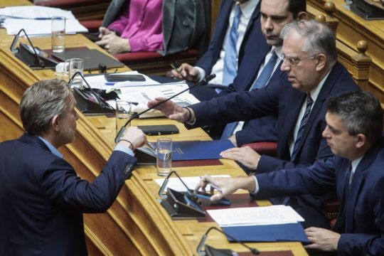 Από τη χτεσινή αντιπαράθεση του κοινοβουλευτικού εκπροσώπου του ΠΑΣΟΚ Π. Γερουλάνου με τον υπουργό Ανάπτυξης Τάκη Θεοδωρικάκο