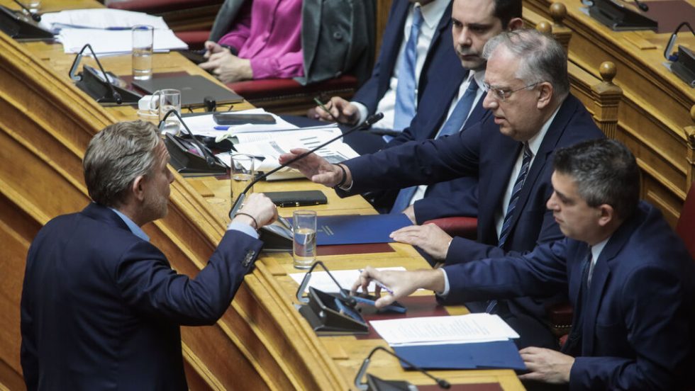Από τη χτεσινή αντιπαράθεση του κοινοβουλευτικού εκπροσώπου του ΠΑΣΟΚ Π. Γερουλάνου με τον υπουργό Ανάπτυξης Τάκη Θεοδωρικάκο