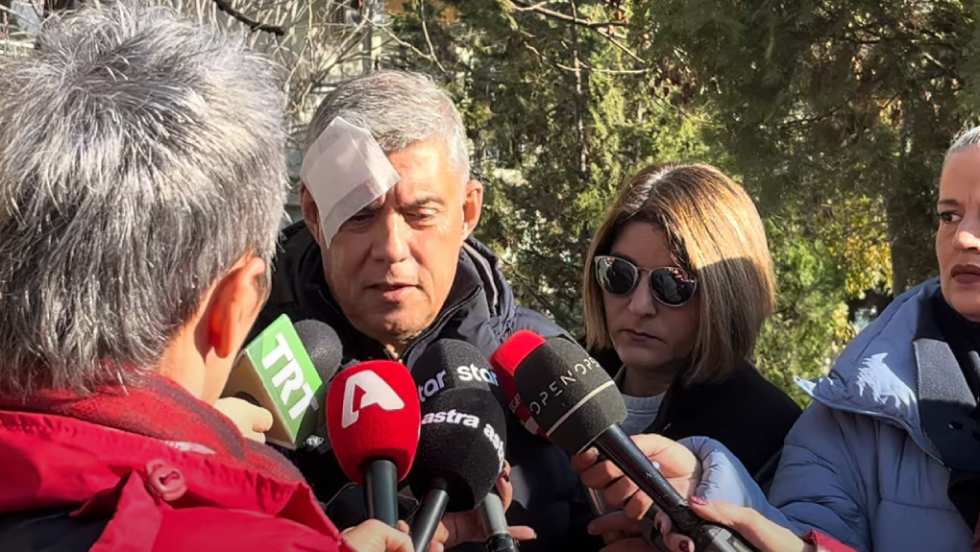 Κώστας Αγοραστός