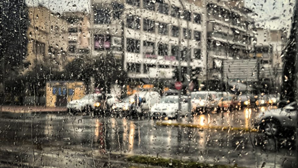 Επελαύνει η κακοκαιρία, πού θα δούμε καταιγίδες και χιονοπτώσεις