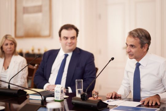 Κυριάκος Πιερρακάκης και Ζέττα Μακρή σε παλαιότερη σύσκεψη με τον πρωθυπουργό στο Μαξίμου