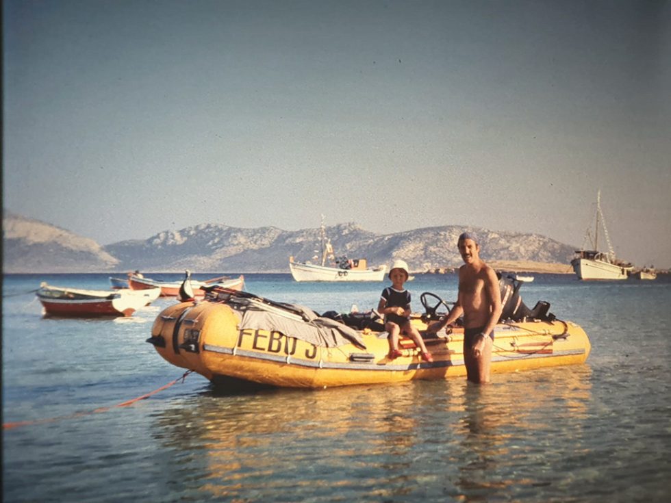 Ο Μάσιμο Ντε Βίτα με τον γιο του στην Ελλάδα τη δεκαετία του '70