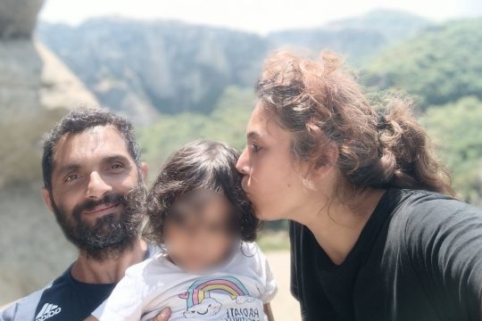 Ο Πρόδρομος και η Ατεφέ με το κοριτσάκι τους
