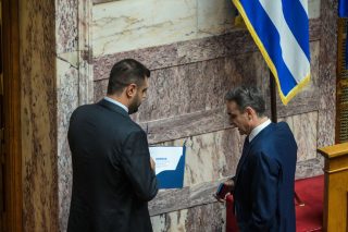 Κυριάκος Μητσοτάκης και Παύλος Μαρινάκης σε παλαιότερο στιγμιότυπο από τη Βουλή