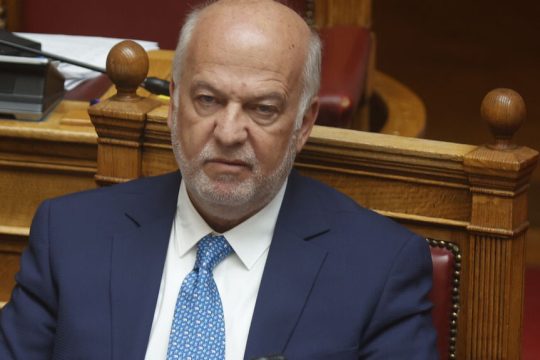 Ο υπουργός Δικαιοσύνης αλλά και ο κυβερνητικός εκπρόσωπος προσπάθησαν χθες να κάνουν τη νύχτα μέρα σχετικά με τις δηλώσεις που είχε κάνει πριν από δύο ημέρες στην τηλεόραση ο κ. Φλωρίδης