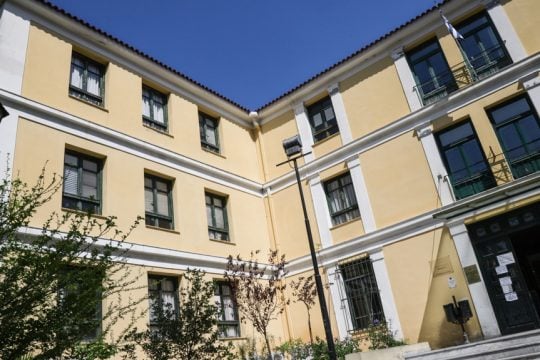 Ελεύθεροι οι 7 από τους 22 κατηγορούμενους για το κύκλωμα που «λεηλατούσε» τον ΕΦΚΑ