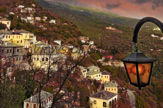 Σούρουπο με φόντο τις αρχοντογειτονιές της Μακρινίτσας
