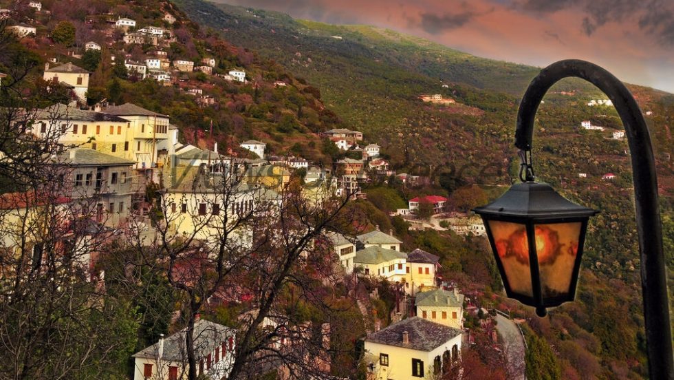 Σούρουπο με φόντο τις αρχοντογειτονιές της Μακρινίτσας