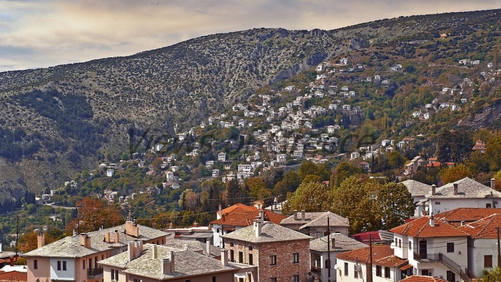 Σε πρώτο πλάνο η Πορταριά, στα βάθος η Μακρινίτσα