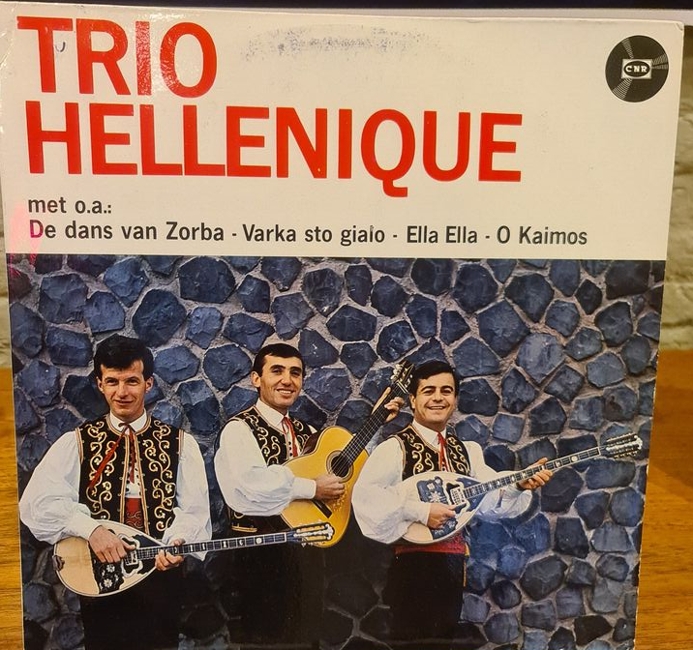 Μετά την ταινία «Zorba the Greek», η καριέρα του Trio Hellenique απογειώθηκε! Τα μέλη του γκρουπ άφησαν τις κιθάρες και πήραν μπουζούκια, που «τρέλαιναν» τους Ευρωπαίους