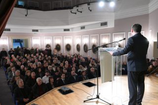 «Καραμέλα Μητσοτάκη» χαρακτήρισε τα σενάρια αποσταθεροποίησης ο Ν. Ανδρουλάκης κατά την ομιλία του στη Σάμο την Τετάρτη