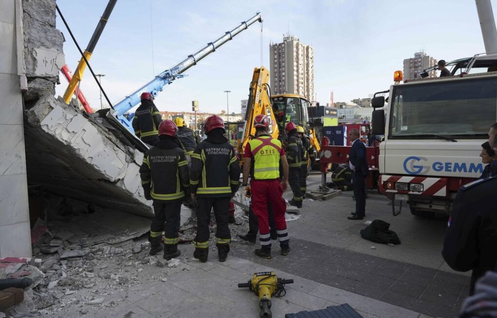 Η οροφή που έπεσε στον σιδηροδρομικό σταθμό του Νόβι Σαντ