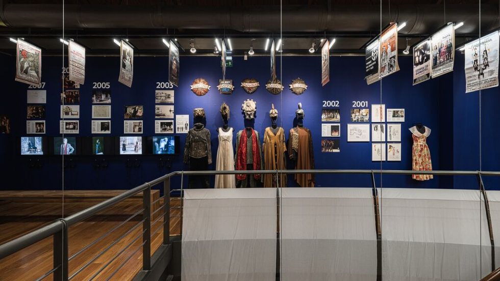 «ΔΗΠΕΘΕ Κρήτης - 50 Χρόνια Θέατρο - Ενα Ζωντανό Αρχείο»