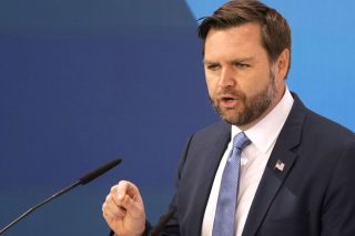 Ρεσιτάλ απαξίωσης για τους εμβρόντητους Ευρωπαίους συμμάχους επεφύλαξε ο υπ‘ αριθμόν δύο της αμερικανικής κυβέρνησης Τζέι Ντι Βανς στο Μόναχο